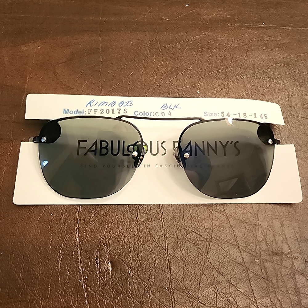The "Rimbar". Quality black wire unisex frame with titanium nose pads.